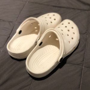 Size 7 women’s crocs but they come off way smaller
